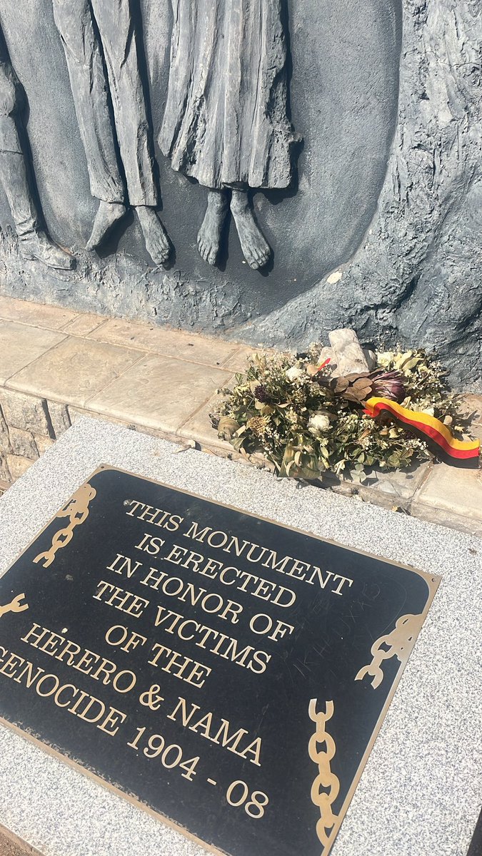 In Windhoek erzählt dieser Strauß vertrockneter Blumen eine eigene Geschichte von deutscher „Erinnerungskultur“