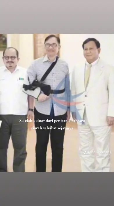antoxOn7's tweet photo. Foto Legend 
Ketika Pak @anwaribrahim keluar dari Penjara @prabowo https://t.co/g8OEMY6AS8
