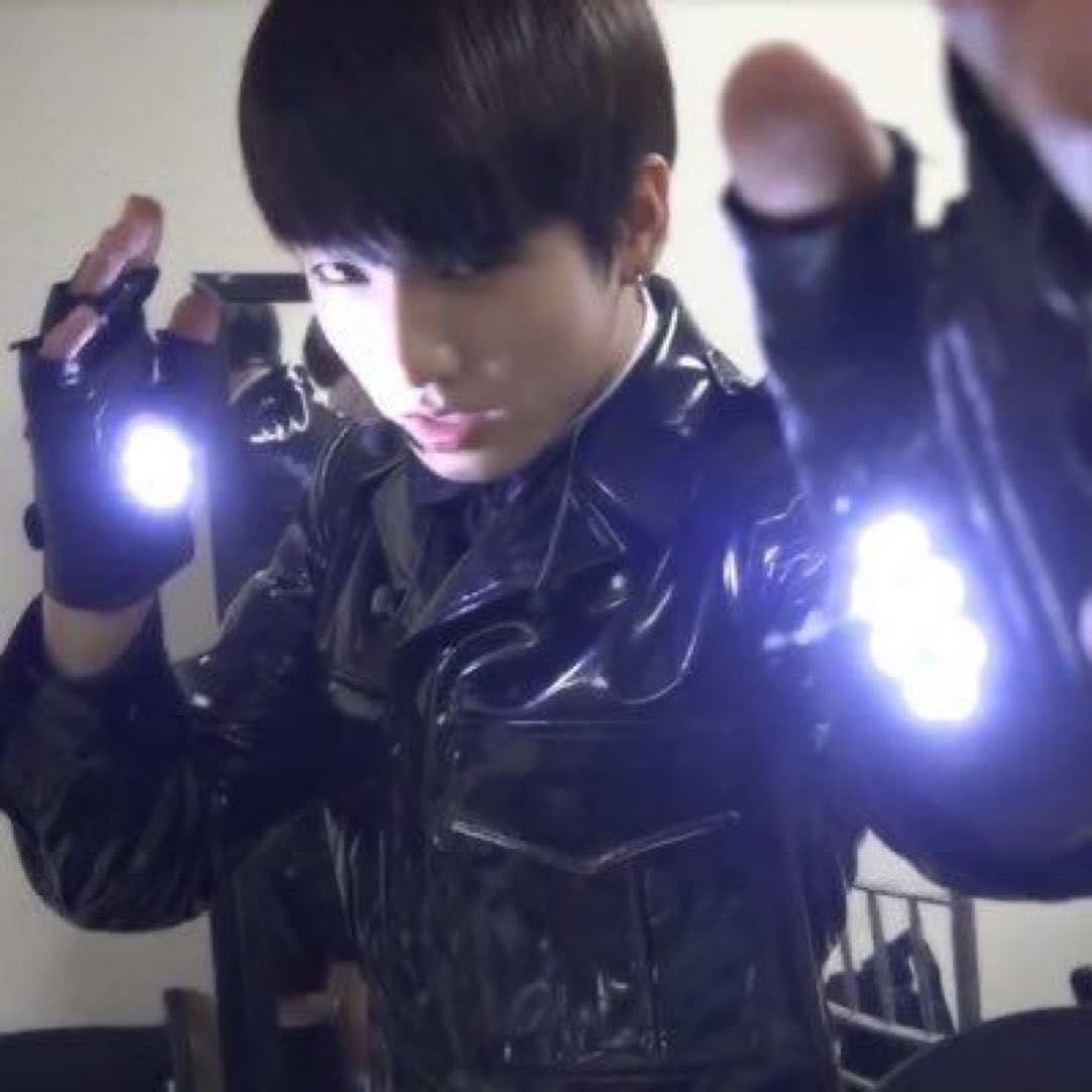 chimmyschurro's tweet photo. do u guys think if i got to go to a bts fansign and i brought this photo for jungkook to sign he would reach across the table and kill me https://t.co/grpdlk02mc