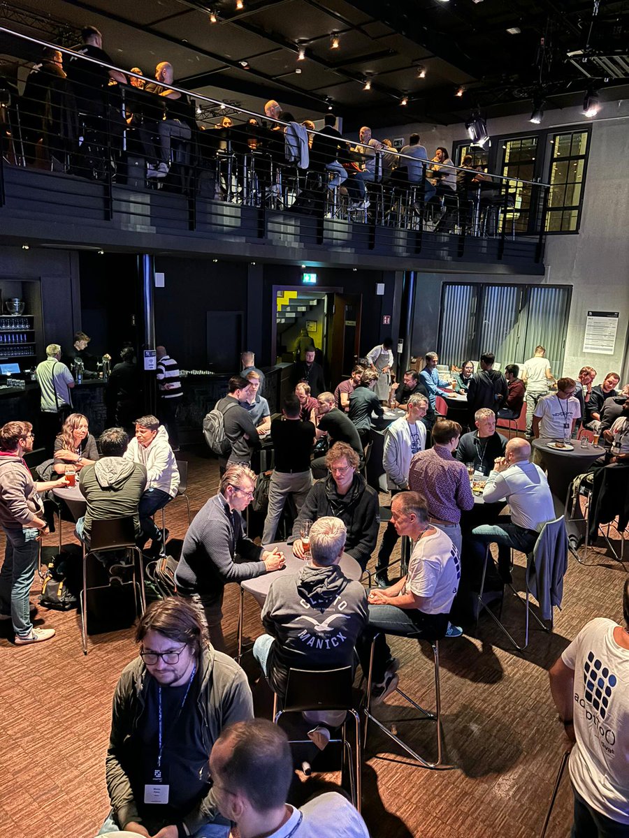 adaptTo() powered by diva-e tweet media