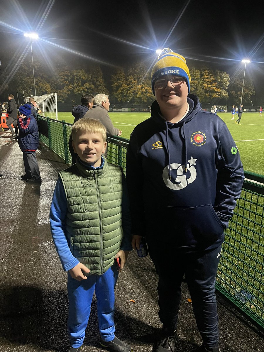 rossers1985's tweet photo. Lovely to see after all these years these 2 friends from infants school are at the game supporting they’re team @Basingstoke_FC 💙💛💙💛 https://t.co/24FT4PVGcV