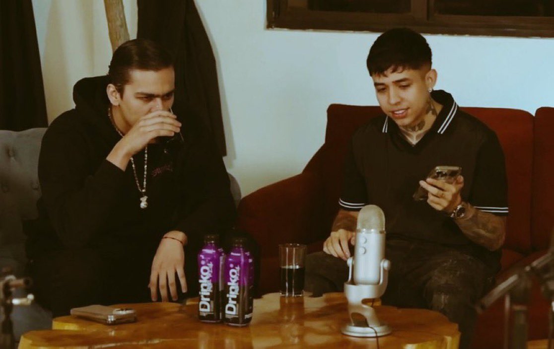 Le tiran al niñoo cuando fue el que más conectó con west y la comunidad y de todos los streamers invitados es el único que se ah tomado el tiempo de disfrutar el viaje sin prender directo🤷🏻‍♂️