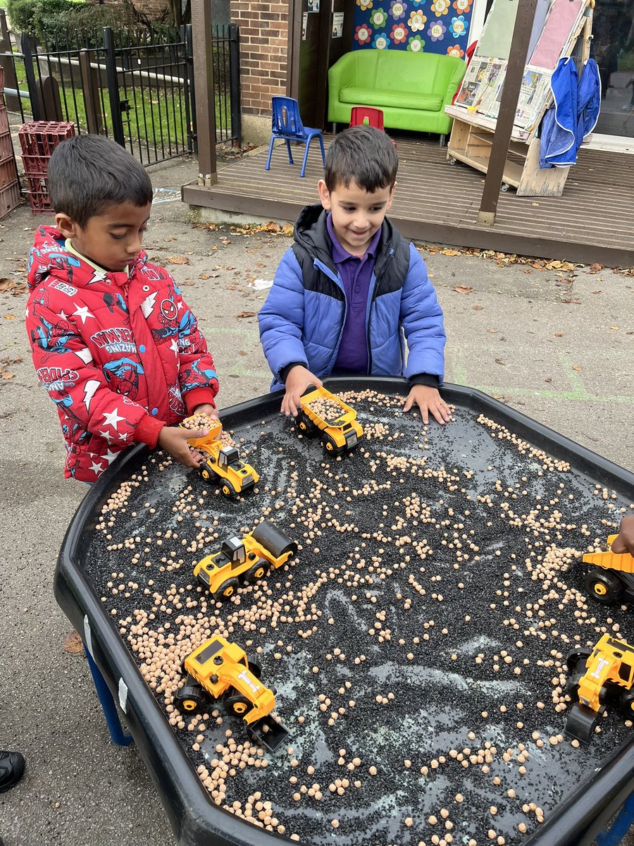 RofiyaTVI's tweet photo. Colour mixing… metal detectors… fireworks mark making …were some of the lovely activities set up today in #Reception @TVInfants @AdamDobsonTVI @Fiona_tvi @SheilaTVI https://t.co/NBfHPwWWhp