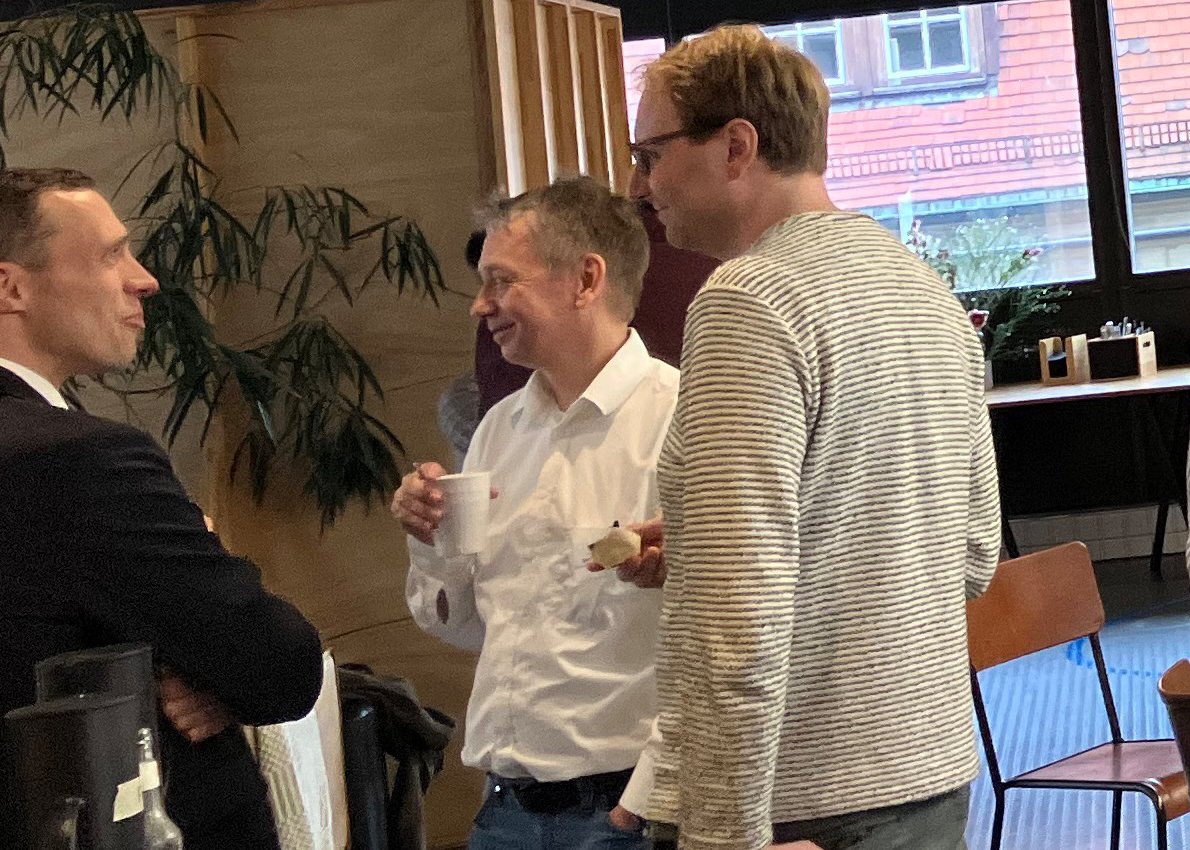 Vernetzung – Austausch – Feedback. Darum ging es beim Statussymposium im Themenschwerpunkt #KünstlicheIntelligenz. Neben der Vernetzung und dem Austausch der Geförderten ging es vor allem um das kollegiale konstruktive Feedback durch die Expertenkommission.