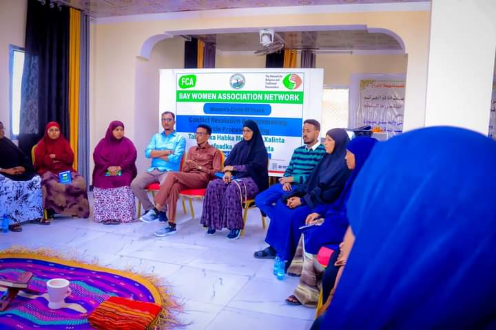 Baywan_network's tweet photo. Baraawe, Today, Bay Women Association Network in partnership with FCA and the Network for Religious and Traditional Peacemakers, launched a four-day Conflict Resolution and Peace Circle Process training for 20 women peace makers in Barawa. 
  #ConflictResolution
#FCA
 #BAYWAN https://t.co/5Iqib5zImR