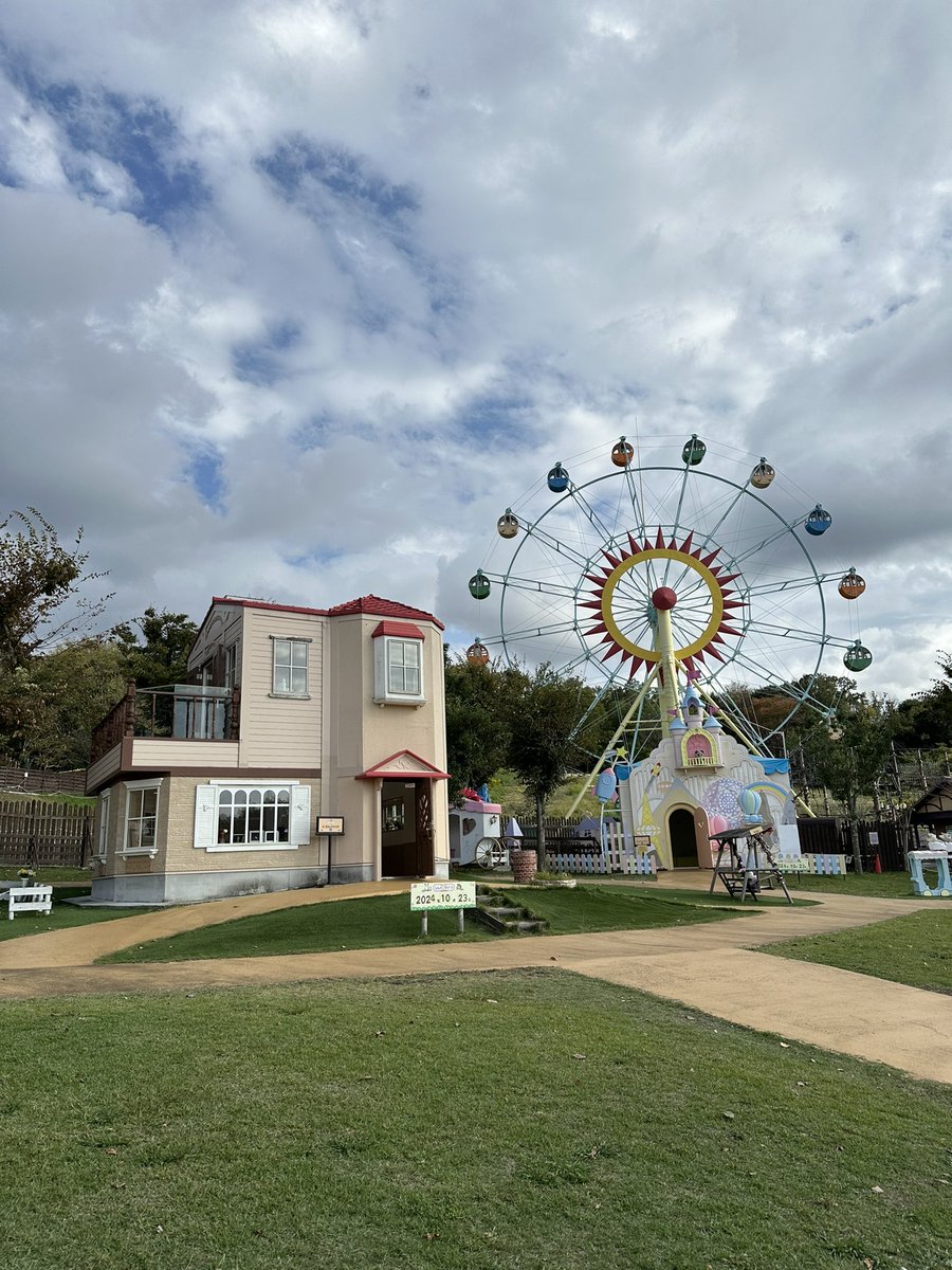 mayplaystv's tweet photo. no thoughts just the life size sylvanian families theme park in japan https://t.co/rrvaJGxjLJ