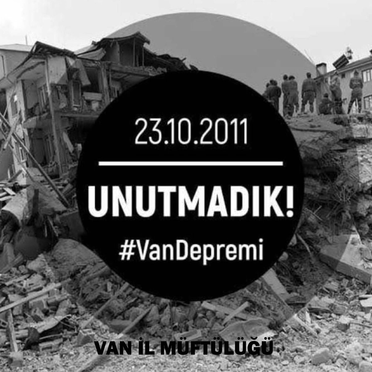 #Van depreminin 13. yıl dönümünde hayatını kaybeden tüm vatandaşlarımızı rahmetle anıyoruz.