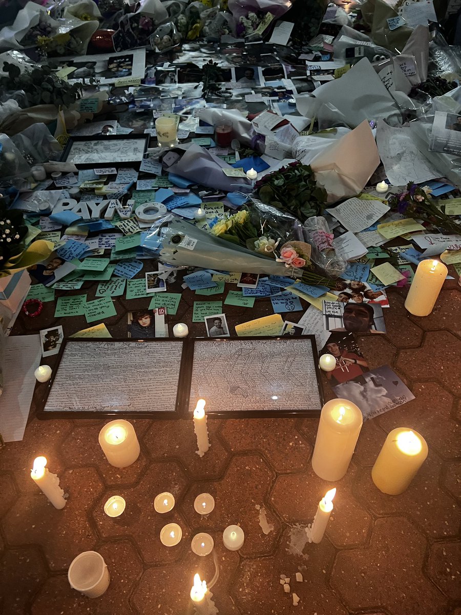 harrysmatildax's tweet photo. wanted to share MORE photos from the memorial ☹️☹️☹️ (a beautiful thread) https://t.co/FLoOCsOKy0