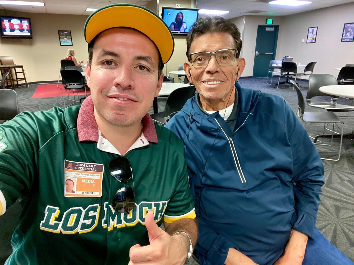 ArmandoBalde's tweet photo. Me decía un amigo que esta fue quizá la última aparición pública del gran #TORO #FERNANDOVALENZUELA 

Aquello fue algo extraordinario que todavía no puedo describirlo…en paz descanses LEYENDA ⚾️
salud…

Historia en 🧵 https://t.co/c56fpMlBKe