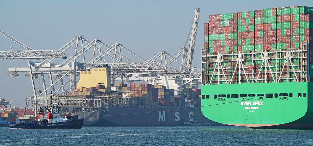 Containeroverslag sterkste stijger in de Rotterdamse haven in derde kwartaal 2024. Lees meer: portofrotterdam.com/nl/nieuws-en-p…
#containers #portofrotterdam