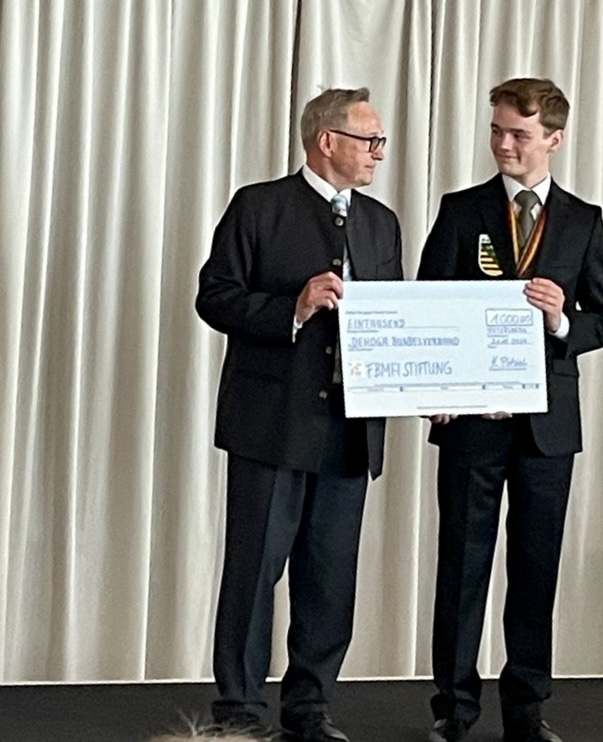 🎉 FBMA-Stiftung gratuliert den Siegern der 42. Deutschen Jugendmeisterschaften 🎉
Seit vielen Jahren vergibt auch die FBMA-Stiftung an diesen Jugendmeisterschaften Preise. Herzlichen Glückwunsch an alle Teilnehmer – ihr seid die Zukunft der Branche! 🌟