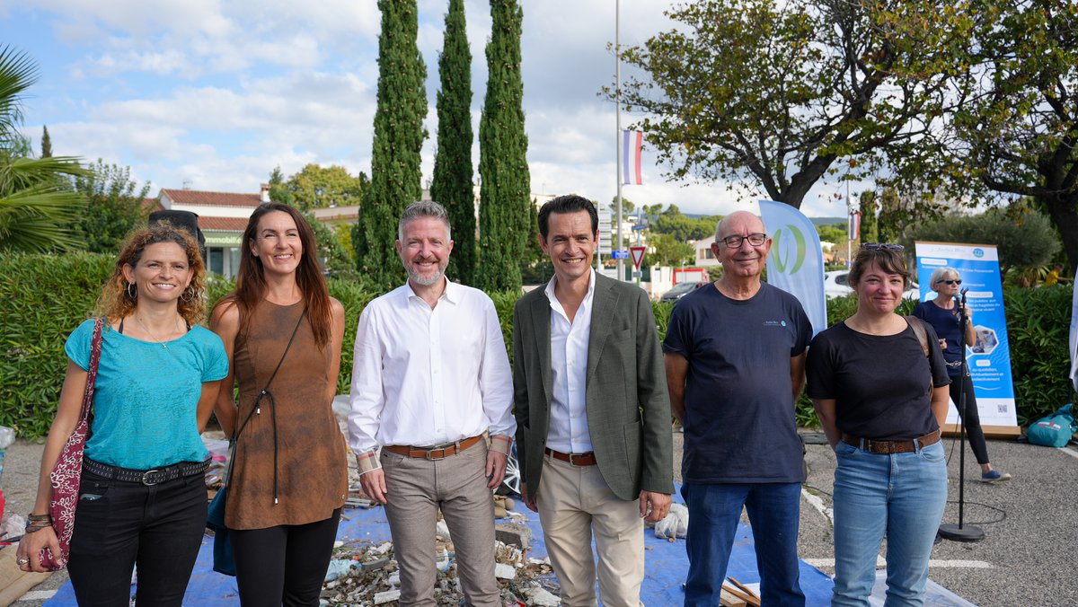 " Rivières Propres" 60 participants mobilisés! Une opération de ramassage de déchets au Vallat de Saint-Jean.  Parmi eux, des  jeunes de <a href="/ML_LaCiotat/">ML du canton de La Ciotat</a> , du CMJC. Avec <a href="/AlexandreDoriol/">Doriol Alexandre</a> , Laurent Simon, Observatoire de l’Environnement de La Ciotat  l'EPAGE HuCa et l'Atelier Bleu