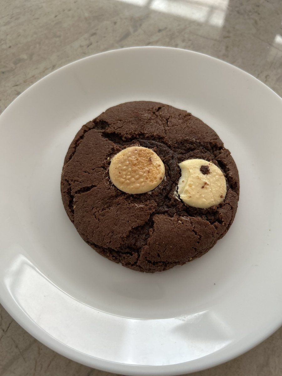ninnafd's tweet photo. Ben's Cookies with ice cream💓 https://t.co/stYSssRFgZ