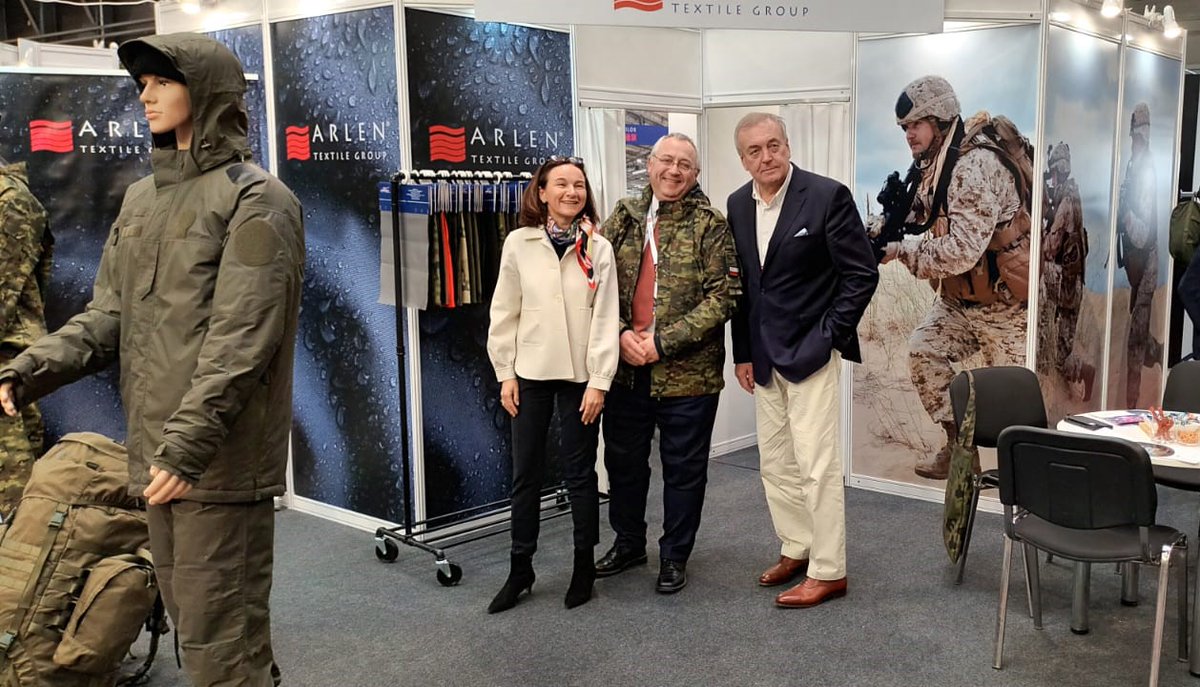 PLinCzechia's tweet image. Chargé d'affaires a.i. Jacek Gajewski navštívil stánky polských firem na @ForcesForum v Praze.
Předmětem jejich společného jednání byly možnosti, jak by Velvyslanectví Polské republiky mohlo podpořit propagaci polských produktů na českém trhu. #FutureForcesForum