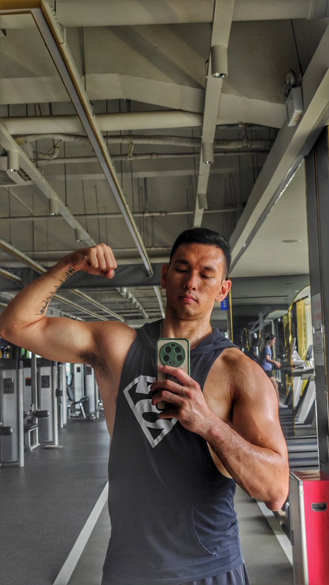 巨施强伸 tweet media