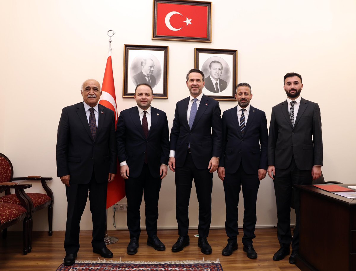 Enerji ve Tabii Kaynaklar Bakanımız Sn. Alparslan Bayraktar’ ı (<a href="/aBayraktar1/">Alparslan Bayraktar</a> ) ziyaret ettik..

İlçelerimizde devam eden doğalgaz çalışmalarımızı görüştük ve enerji alanında ki taleplerimizi ilettik..

Sn. Bakanımıza Serhat Ardahanıma desteklerinden dolayı teşekkür ederim..