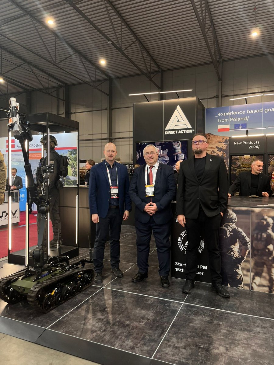 PLinCzechia's tweet image. Chargé d'affaires a.i. Jacek Gajewski navštívil stánky polských firem na @ForcesForum v Praze.
Předmětem jejich společného jednání byly možnosti, jak by Velvyslanectví Polské republiky mohlo podpořit propagaci polských produktů na českém trhu. #FutureForcesForum