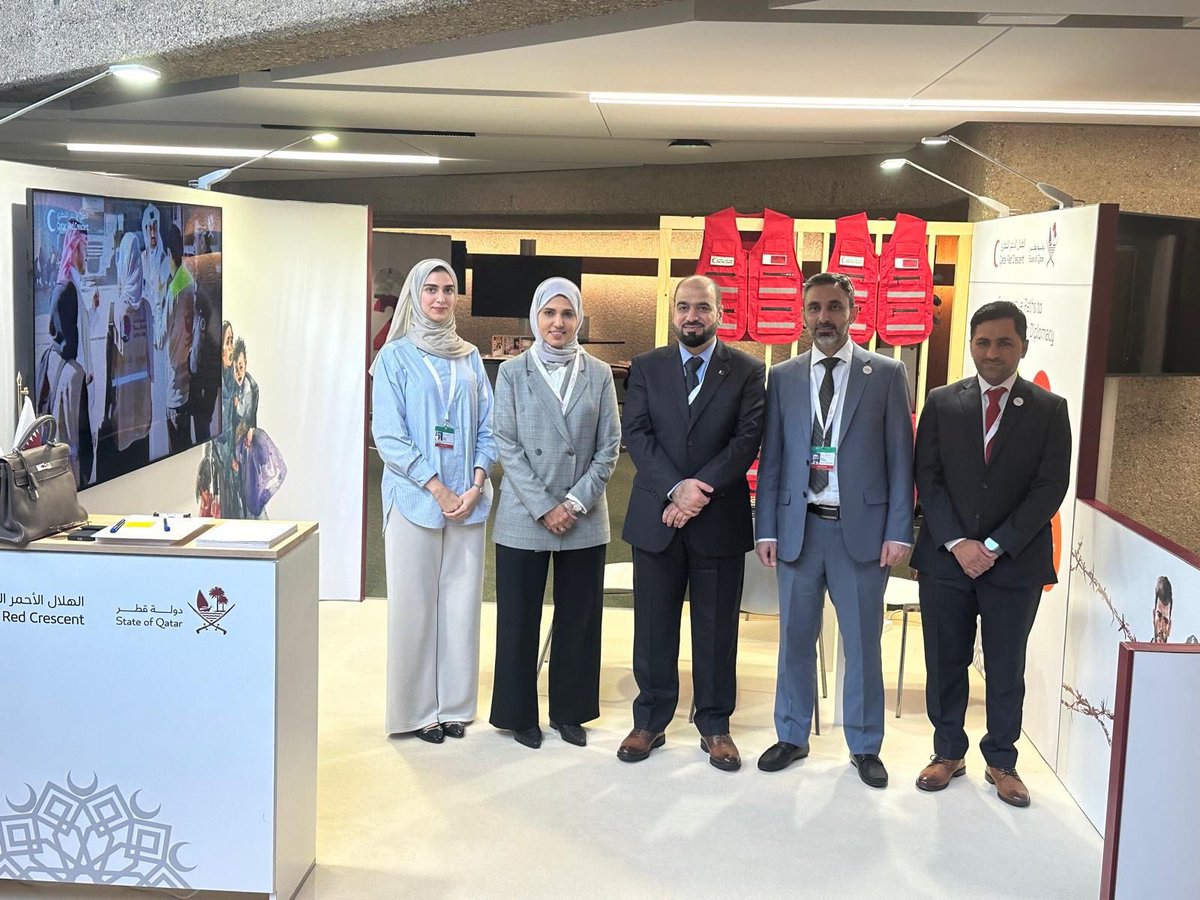 QatarPR_Geneva's tweet photo. في إطار مشاركته في أعمال مؤتمر الصليب الأحمر  سعدت بلقاء  السيد فيصل محمد العمادي @Faisal_AlEmadi ، الأمين العام للهلال الأحمر القطري @QRCS  وفريق عمله المثابر، وزيارة ركنهم التعريفي والتوعوي حول جهود دولة قطر  الحثيثة في العمل الإنساني والإغاثي والخدمات الصحية والتعليمية والتنمية المجتمعية في مناطق مختلفة حول العالم، 

كل الشكر لجهود الهلال الأحمر القطري كشريك أساسي في تنفيذ العديد من المبادرات الدولية والإقليمية التي تهدف إلى دعم الاستقرار والتنمية في مناطق الصراع والأزمات والدول الاقل نمواً.