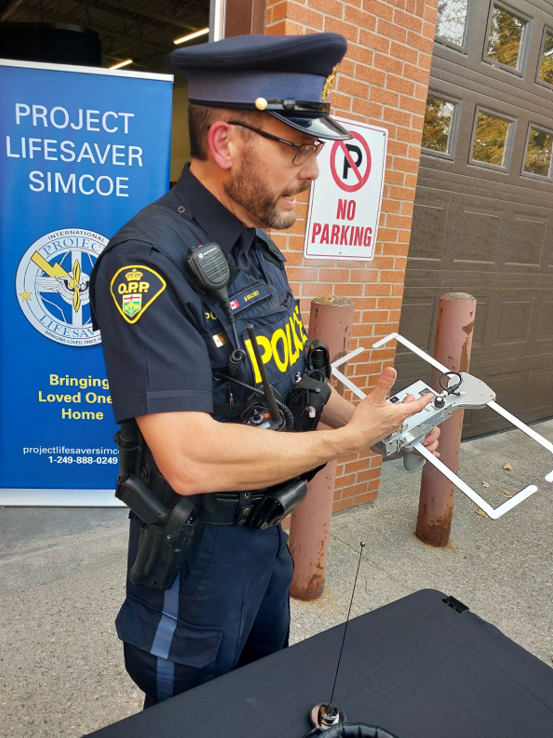OPP_CR's tweet photo. #CwoodOPP & @AlzheimerSimcoe launch #ProjectLifeSaver. It is an international program combining radio technology with a coordinated police response to efficiently locate individuals who may be lost/wandering & there is a concern for their safety. ^hb https://t.co/nXSebBymNf
