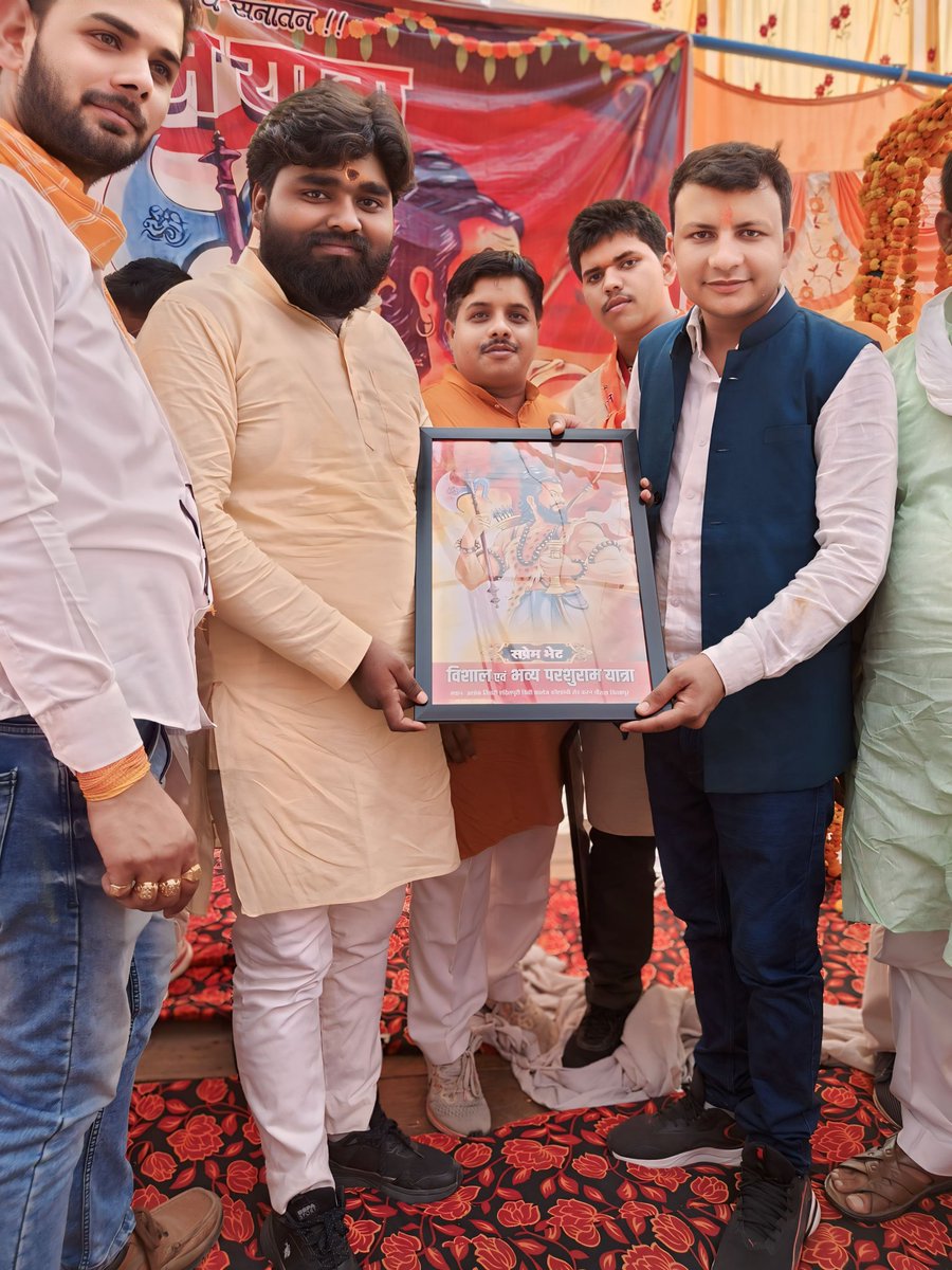 thakurshivam97's tweet photo. इस ज़ोर जुलुम के दौर में संघर्ष हमारा नारा है।

जय हिन्द!🇮🇳🫡
#I_Stand_With_Sawarn_Army_Chief
'
'
'
'
'
#I_Support_Sarvesh_Pandey https://t.co/y0yihttBaK