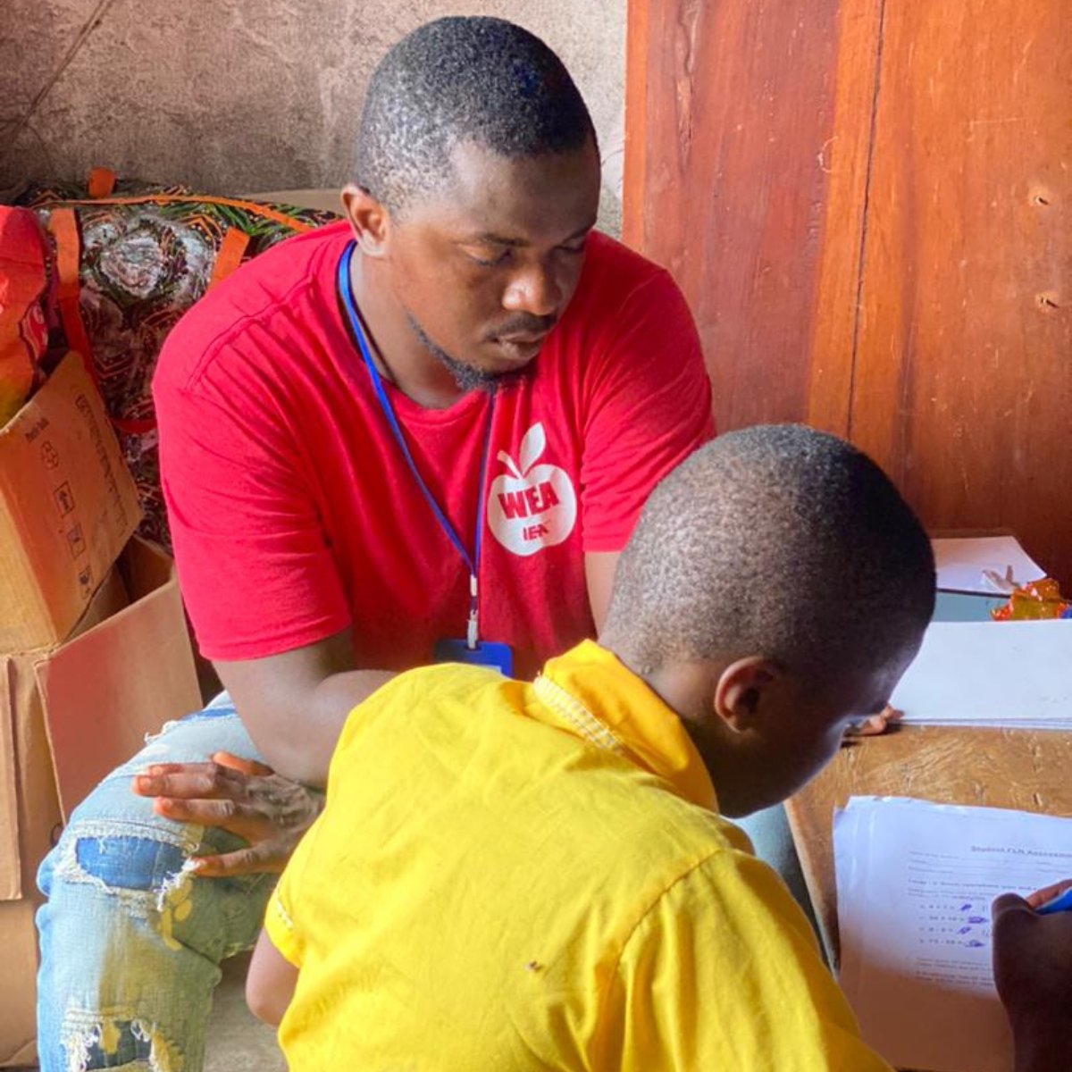 📸Thanks to <a href="/AnalyticsMeraki/">Meraki Analytics</a>, we’ve completed baseline data collection for our #LeadFLN program in 150 schools, reaching 6,000 students, 300 teachers, and 150 headteachers in #SierraLeone. 

💡This data will guide us in enhancing foundational learning outcomes for many students.