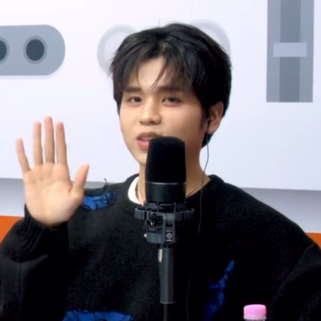 mjlouvre's tweet image. definitely one of my fave looks of his in his arirang guestings, 241023 #vinci you WILL be remembered by me 🫦

VINCI WEDGOTYOU
#HORI7ON_VINCI #VINCI #빈치