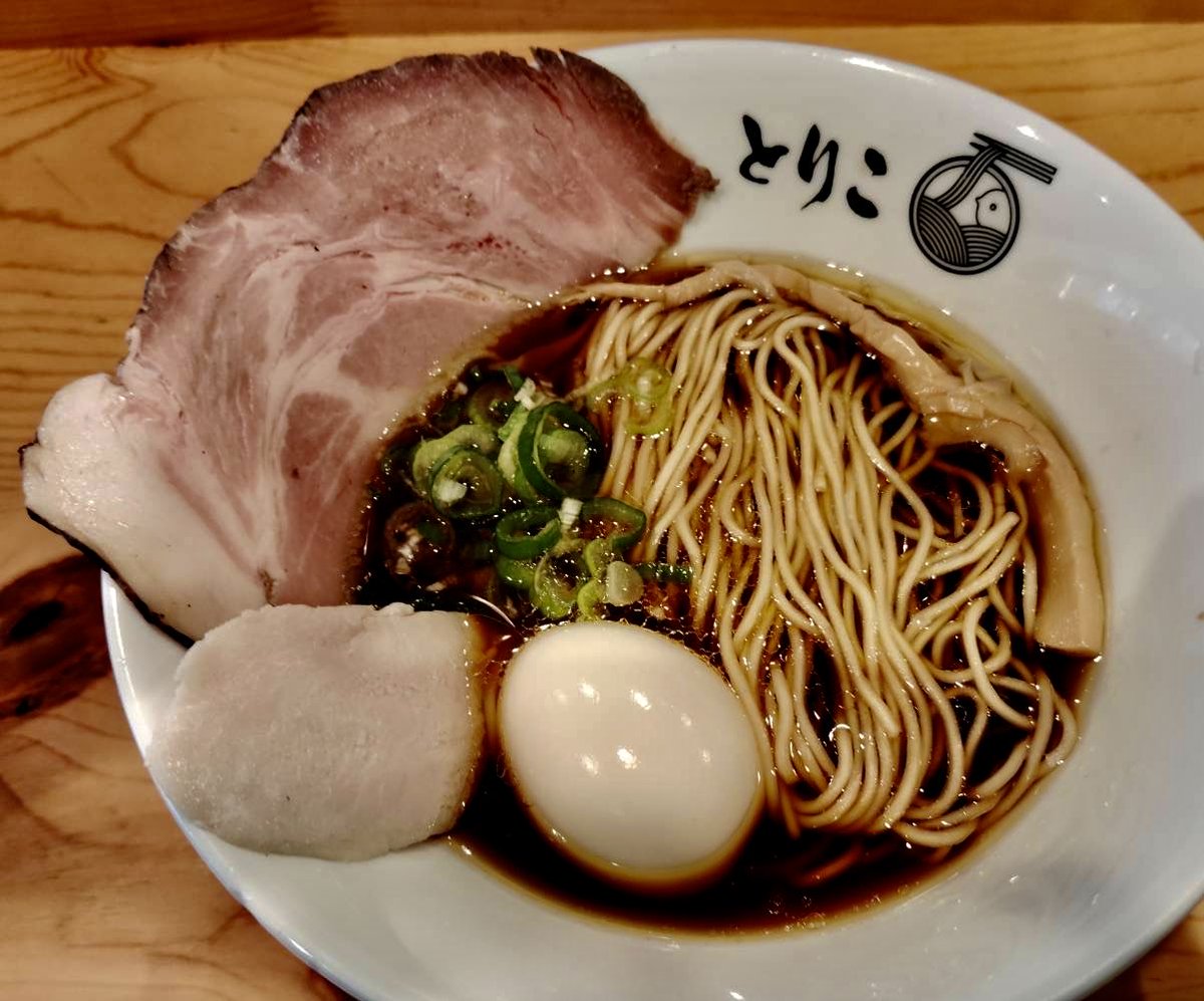 maemukidayon's tweet image. 気温差激しい10月、体調維持もなかなか難しいね💦
でも、ラーメン🍜って暑くても寒くても食べたいんだよね🤤
北陸の人は知ってるよね、イカの黒作り🍀🍀
富山県の郷土料理だけどちっさい頃から白米🍚にのせて食べてる、白米がすすむすすむ💕おかずはいらない🙂↔️