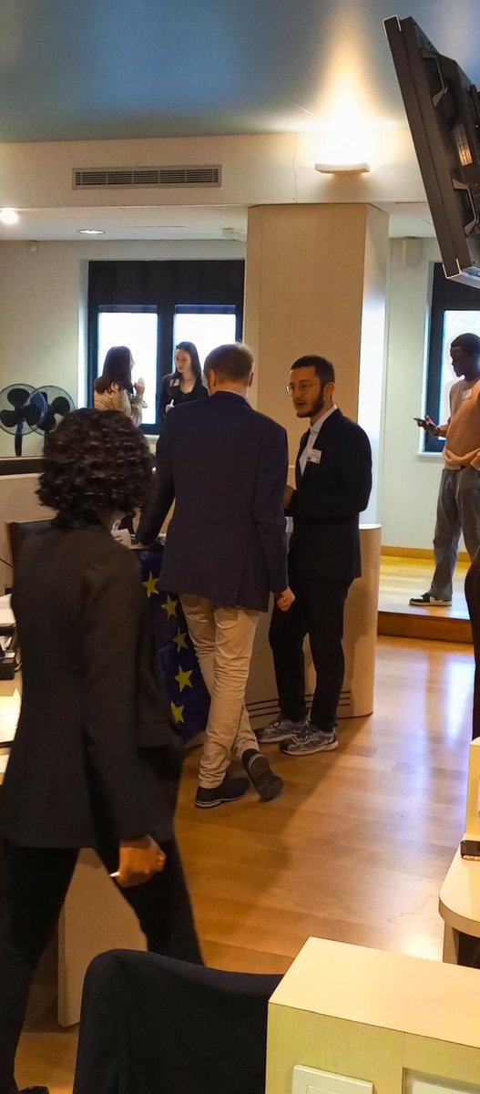 Le président de Renew et le président des Patriotes pour l’Europe en négociation 😧