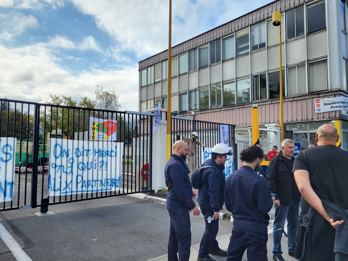 Les travailleuses et travailleurs de la plate-forme chimique de pont de claix en Grève pour la sauvegarde de leurs emplois, n hésitez pas à passer les soutenir !