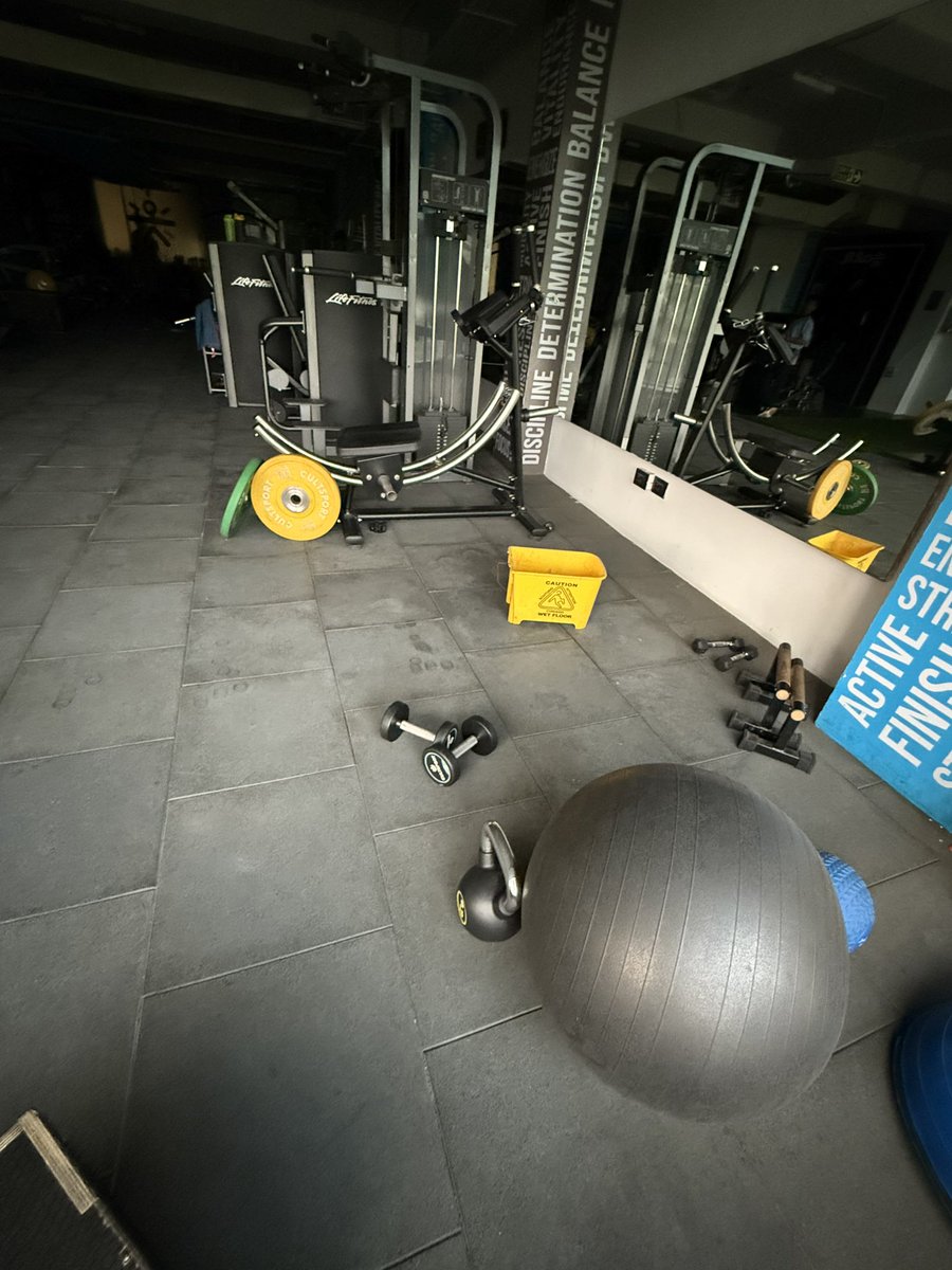 sandra_aro's tweet photo. Becoming the worst gym in Dwarka it’s been 5 months complaining but still no light..ac doesn’t work..n it’s dirty. Even the trainers hav so much attitude n they don’t help..the cleaners keep staring at girls @CultFit @cultfitnews @mukeshbansal06 https://t.co/pzcvVrssd1