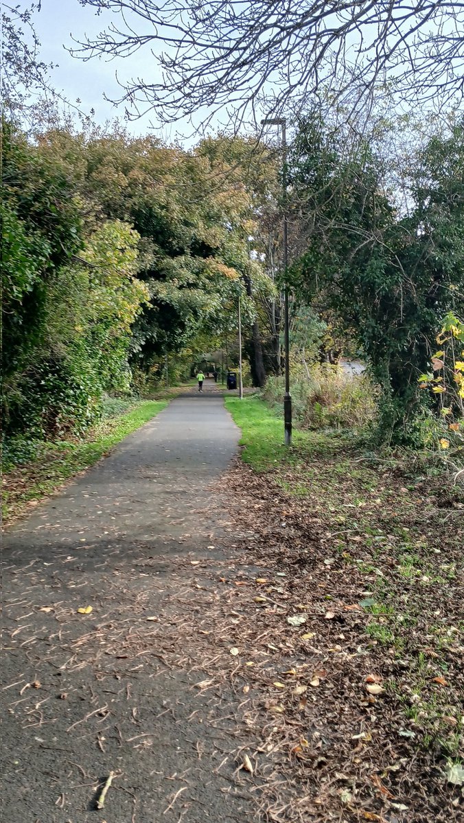 pjayvee38's tweet image. A wee impromptu pick this morning at Pinkhill, and along part of the old railway path 🤩
#strangestfinds Key safe, and hanging nappy! 🤨
Thank you for joining me, Maureen!

One hour, one bag off the paths! ❣️

#ClermistonLitterati
#Corstorphine 
#duo