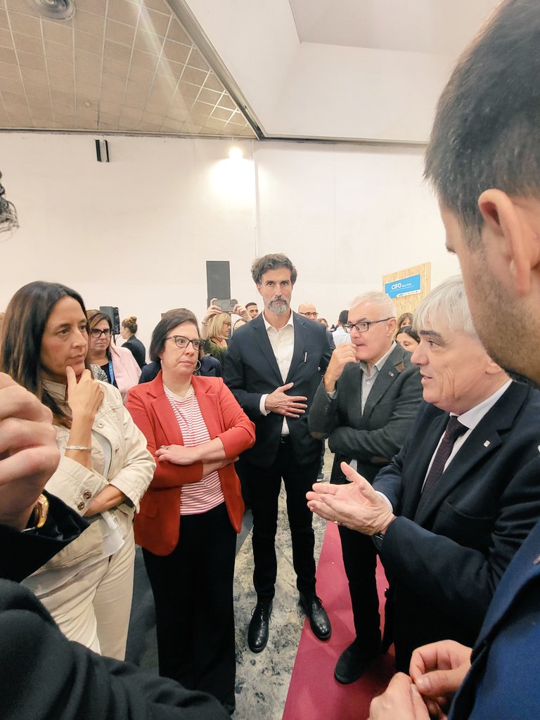 Ocupació (@ocupaciocat) on Twitter photo La Consellera d'Educació Esther Niubó <a href="/eniubo/">Esther Niubó</a> i el Secretari de Treball Francisco Ramos amb el director del SOC Juanjo Torres <a href="/JJtorreslopez/">Juanjo Torres</a> destacant el paper de les orientadores, les necessitats mercat doble demanda i els cursos de #FormacióProfessional #FP #FPOdual La Consellera d'Educació Esther Niubó <a href="/eniubo/">Esther Niubó</a> i el Secretari de Treball Francisco Ramos amb el director del SOC Juanjo Torres <a href="/JJtorreslopez/">Juanjo Torres</a> destacant el paper de les orientadores, les necessitats mercat doble demanda i els cursos de #FormacióProfessional #FP #FPOdual