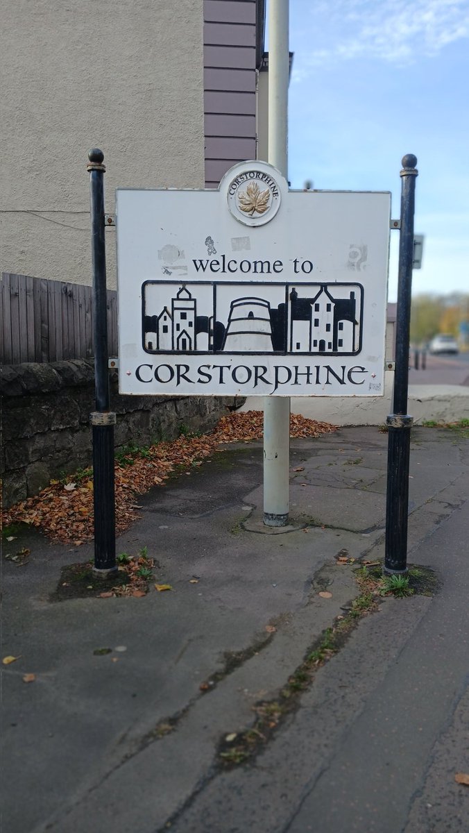 pjayvee38's tweet image. A wee impromptu pick this morning at Pinkhill, and along part of the old railway path 🤩
#strangestfinds Key safe, and hanging nappy! 🤨
Thank you for joining me, Maureen!

One hour, one bag off the paths! ❣️

#ClermistonLitterati
#Corstorphine 
#duo