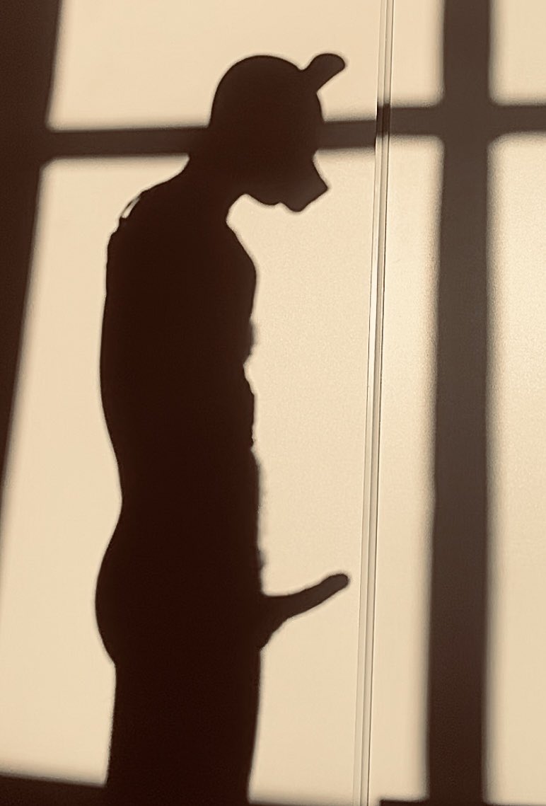 Watch out for the pup this Halloween! 
🐶🔪🎃

—
Should I post a whole puppy shadow show?? 🤔🙈😈

#gaypup #pupplay #pupcommunity