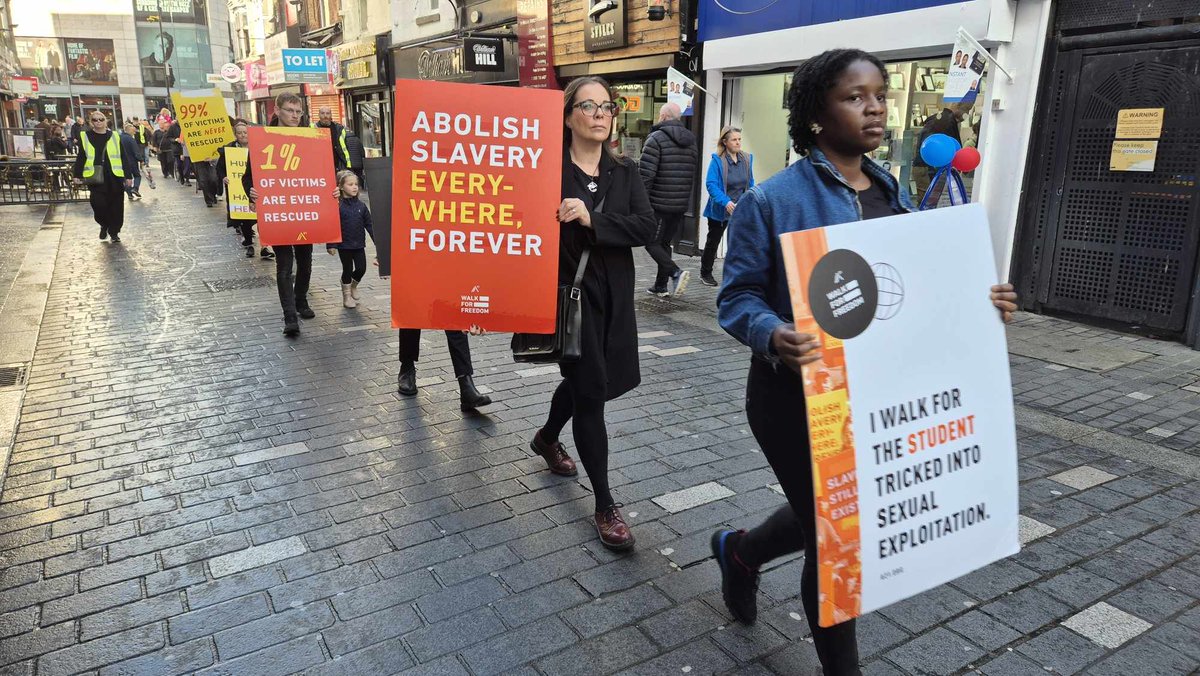MerseysidePCC's tweet photo. Last weekend Liverpool took part in a global movement 🌍 #WalkForFreedom
Raising awareness to end Modern Slavery and human trafficking ❌
Collective action has the power to make significant impact! @A21 @WFF_Liverpool @JeanieBellDPCC
Leaning to recognise the signs could just save someone from a lifetime of exploitation ⬇
https://t.co/qEL7ijBxiH