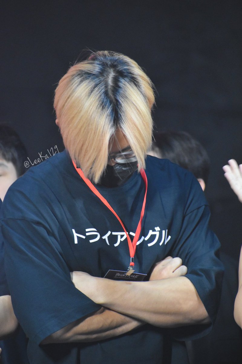 LeeKa129's tweet photo. もしかしてPriseくんの【トライアングル】TシャツってMNLの伏線回収してくれてる??🤣🤣🤣(←絶対に違う🙇♀️)
△トライアングル=Triangle △
#hengpnp
#ppriseee
#babiibabe
#HengPrise
#HengBabe https://t.co/mluzJNi2n8