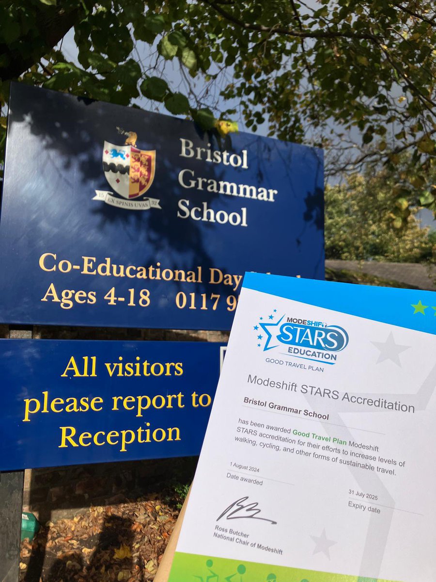 Great to be back at <a href="/BGSBristol/">BristolGrammarSchool</a> to deliver their <a href="/TeamModeshift/">Team Modeshift</a> STARS School Travel Plan certificate 📝

Brilliant to see active travel on the agenda and making a real difference within and around this school community 🙌