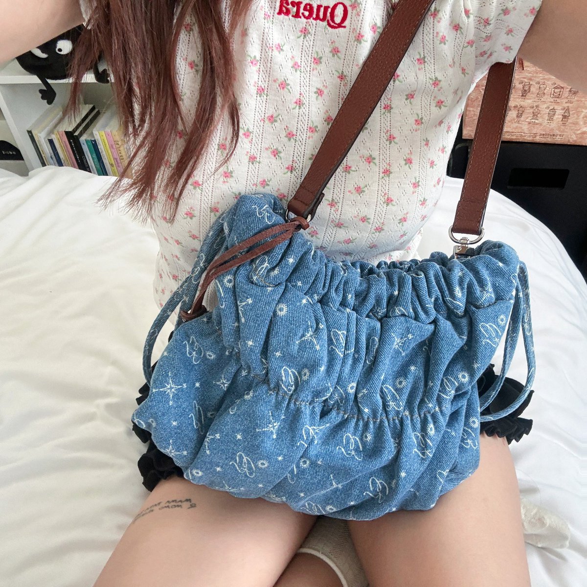 yoxrgravity's tweet photo. กระเป๋า denim ที่น่ารักสุดใจ ยกให้ Mitr ที่ 1 เลย ของจริงน่ารักแบบคิดไม่ผิดที่ซื้อมา มีเดนิมสะพายข้างแบบนี้ใบเดียวพอเลย ใส่ได้กับทุกชุด ใครลังเลอยู่ซื้อเถอะ ไม่ผิดหวัง https://t.co/9cpkCofFyr https://t.co/VgRiHYVNUr