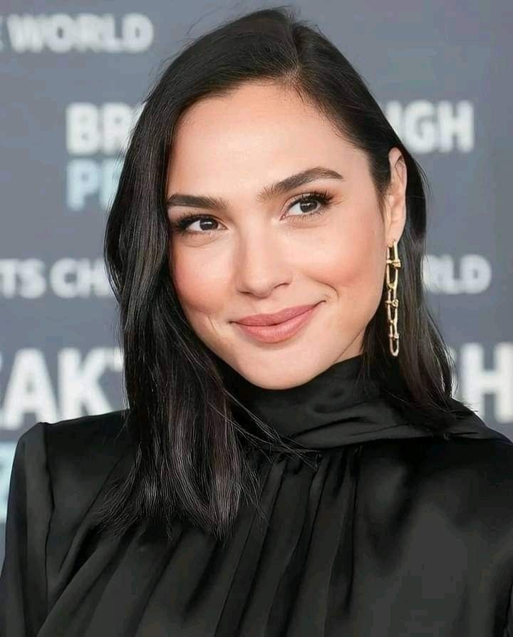 Always smile even when things are hard 😊 that's the key on getting better ✨️ 😊 shine bright to all so the can see you be happy no matter what and always remember you are not alone I'm always here for you same way you've been there for me love you all 💖💝