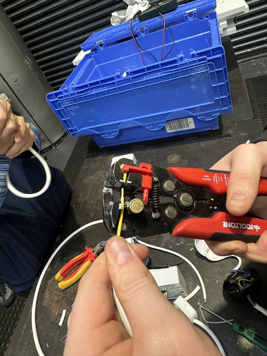 PathwaysNLC's tweet image. While at Ker Training we have been focusing on electrics. We have learnt how to strip wires, wire plugs, lights, connect wires and lots more. Even the Pathways staff are getting involved and learning 🤣🤣 @LtdKer @DYWScot #lovelearning