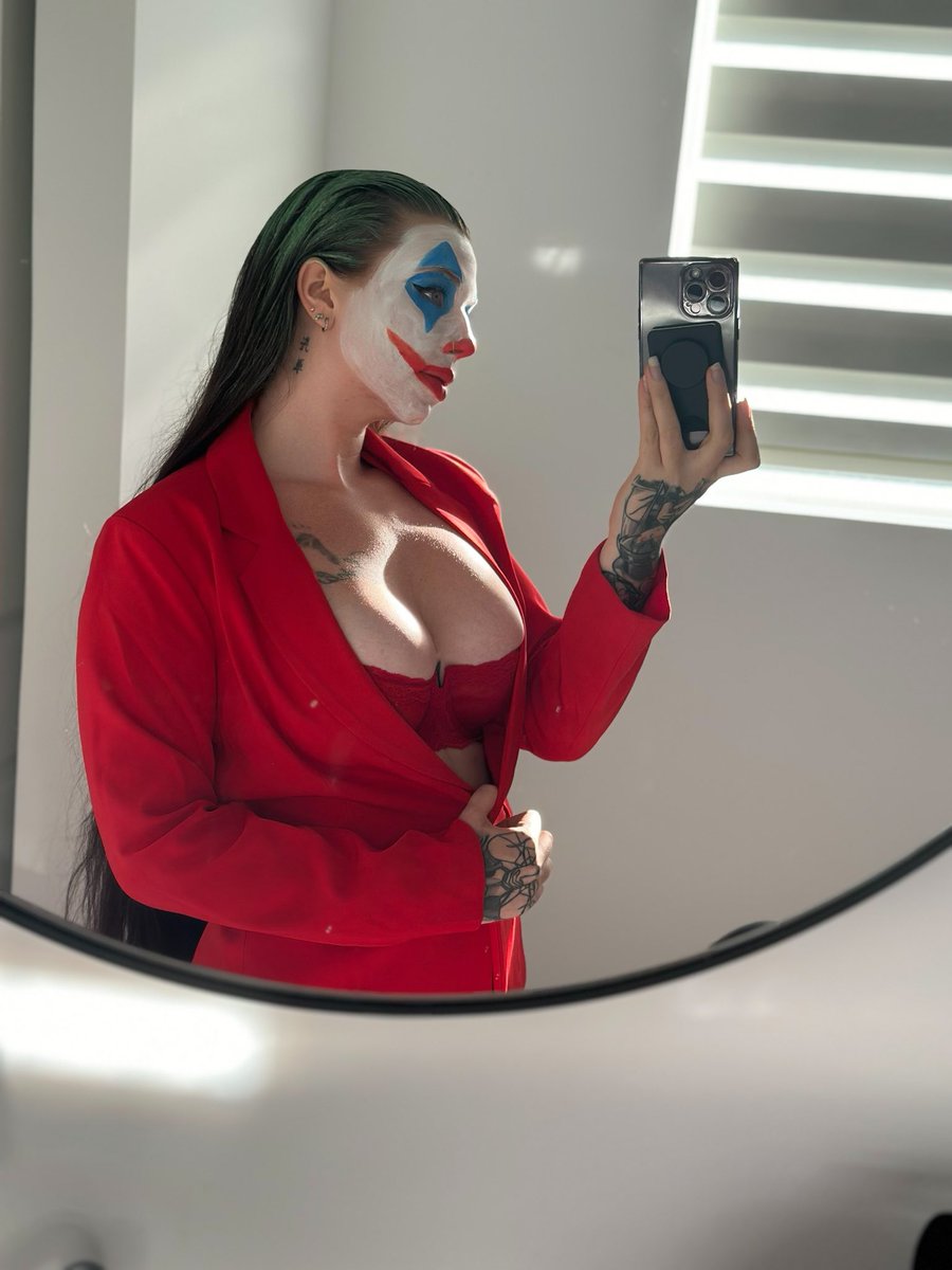 BadassMommyTTV's tweet photo. why so serious 🤡 https://t.co/2MGsjs0SIn