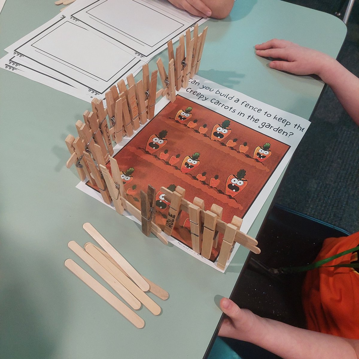 _mtom1's tweet image. Creep Carrots 🥕 STEM activity with kinder-2nd grade!