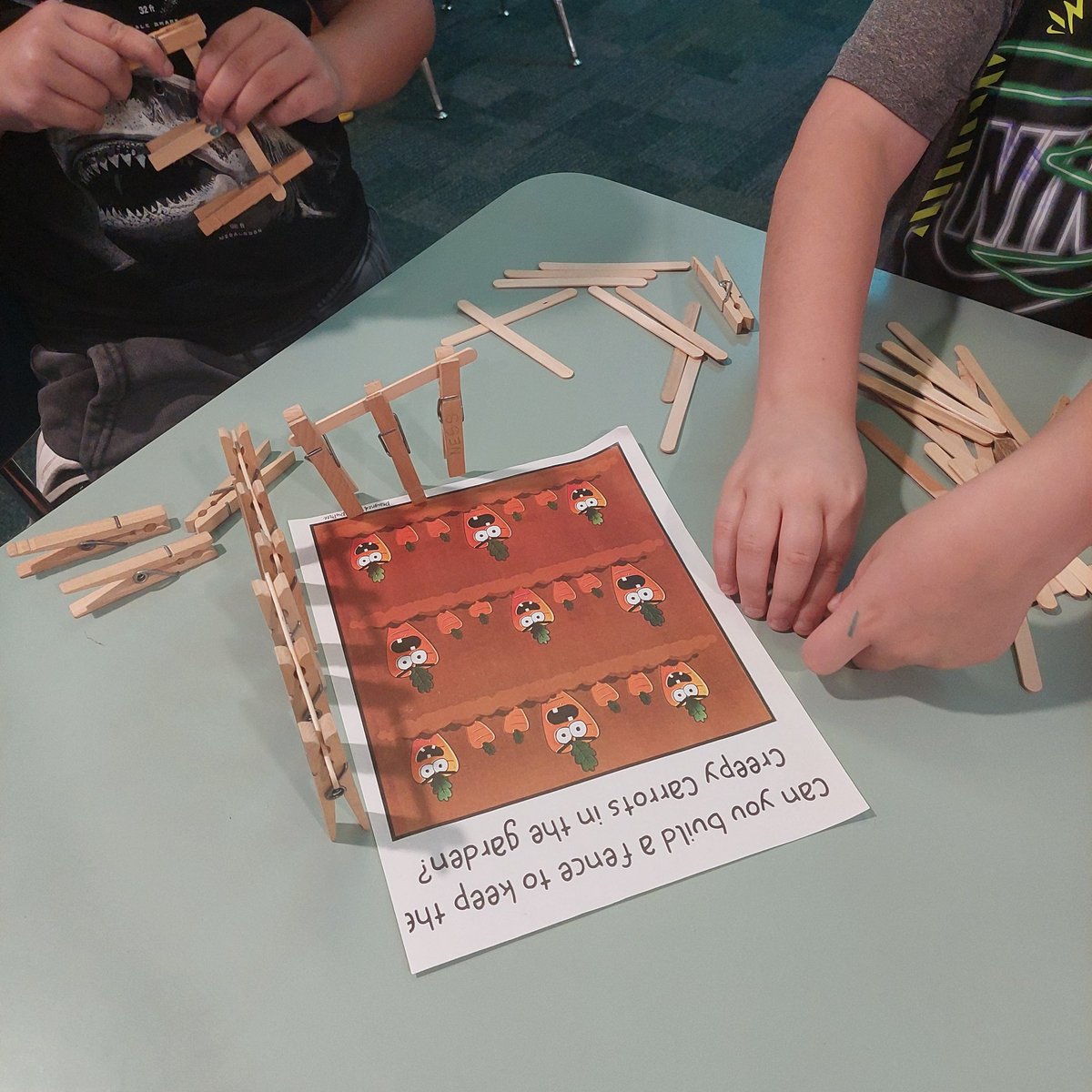 _mtom1's tweet image. Creep Carrots 🥕 STEM activity with kinder-2nd grade!