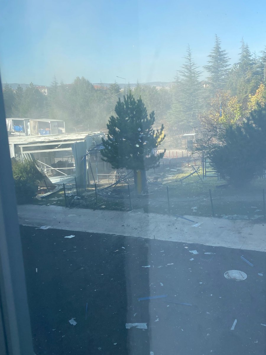 Ankara'daki TUSAŞ Tesisi önünde meydana gelen patlamanın ardından olay yeri: