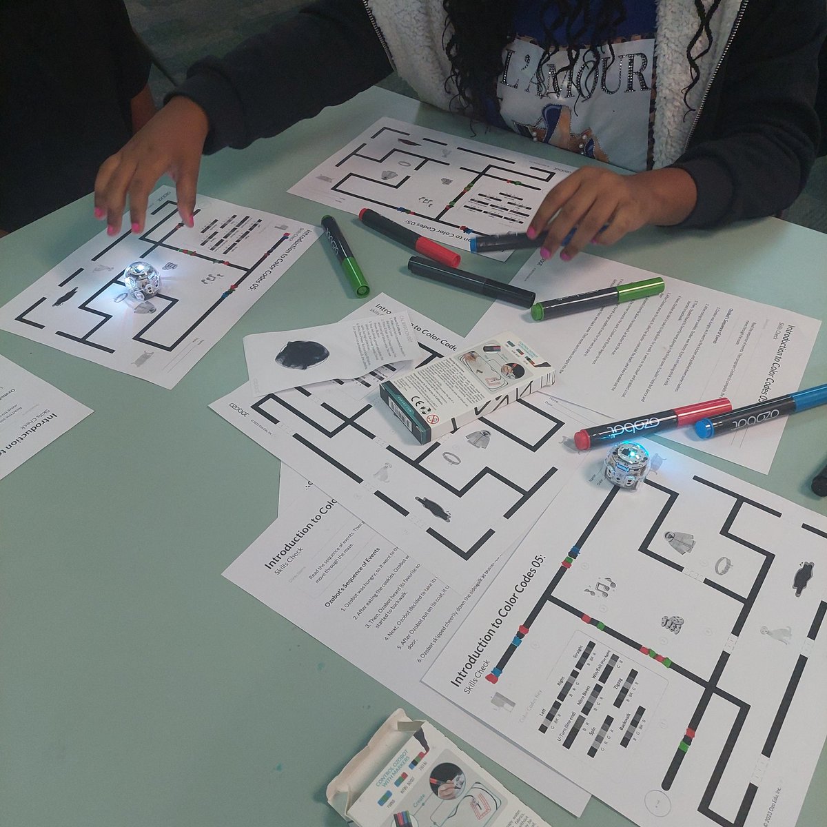 _mtom1's tweet image. Basic sequence activity with 3rd graders and ozobot color coding robot.