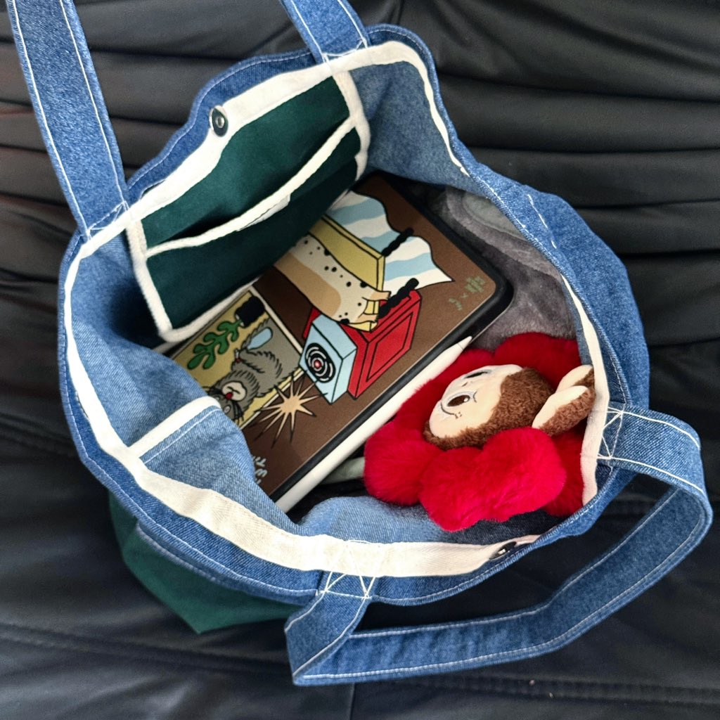 yoxrgravity's tweet photo. กระเป๋าผ้า denim ของ kind ใบนี้จุของได้เยอะมากกก วินเทจวินใจ สีเขียวตัดยีนส์ ใบใหญ่กำลังดี ใส่ได้ทุกอย่างยันส์เสื้อผ้า สีสวย + ยีนส์นิ่มมากๆ 🥣  https://t.co/4nC5450bnq https://t.co/eO9ErRNsBE