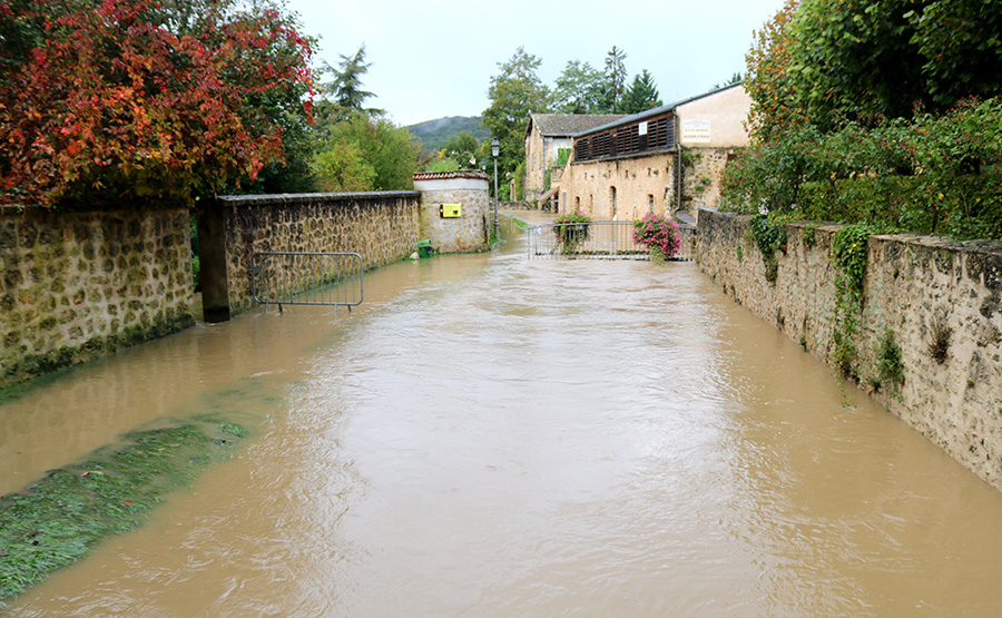 [RECONNAISSANCE DE L'ÉTAT DE CATASTROPHE NATURELLE] ⚠️
La Ville de Chevreuse a été reconnue en état de catastrophe naturelle pour les inondations des 9 et 10 octobre 2024. L'arrêté devrait être publié au Journal Officiel la semaine prochaine. 
chevreuse.fr/fr/actualites/…