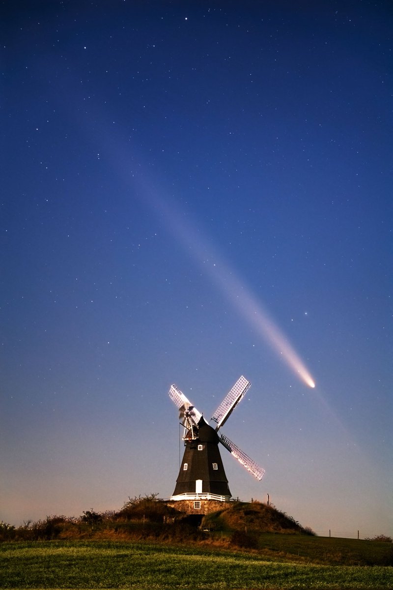 Comet Tsuchinshan-ATLAS last week when it was the brightest in the northern hemisphere! If you didn't get to photograph it on this visit, just wait 60000 years and it'll be back again! 😆