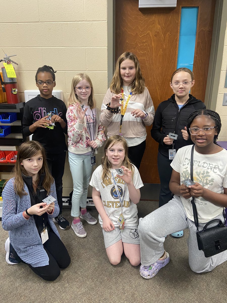Check out these <a href="/LkwdGarfield/">Garfield MS</a> #womeninSTEM Today 6th grade students used a growth mindset to get to know our VEX robotics equipment by building fidget spinners #ResilentRangers