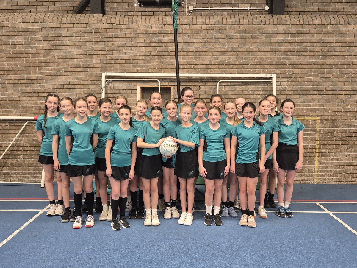 👏🏼🏐 Hyfryd i weld gymaint o ferched Bl.7 yn chwarae pêl-rwyd yn erbyn Corpus neithiwr! Da iawn bawb! / Lovely to see so many Yr.7s play Netball last night against Corpus! Well done all!
Chwaraewraig y Gêm / Players of the Match
⭐️ Nia
⭐️ Isabella 
⭐️ Silva